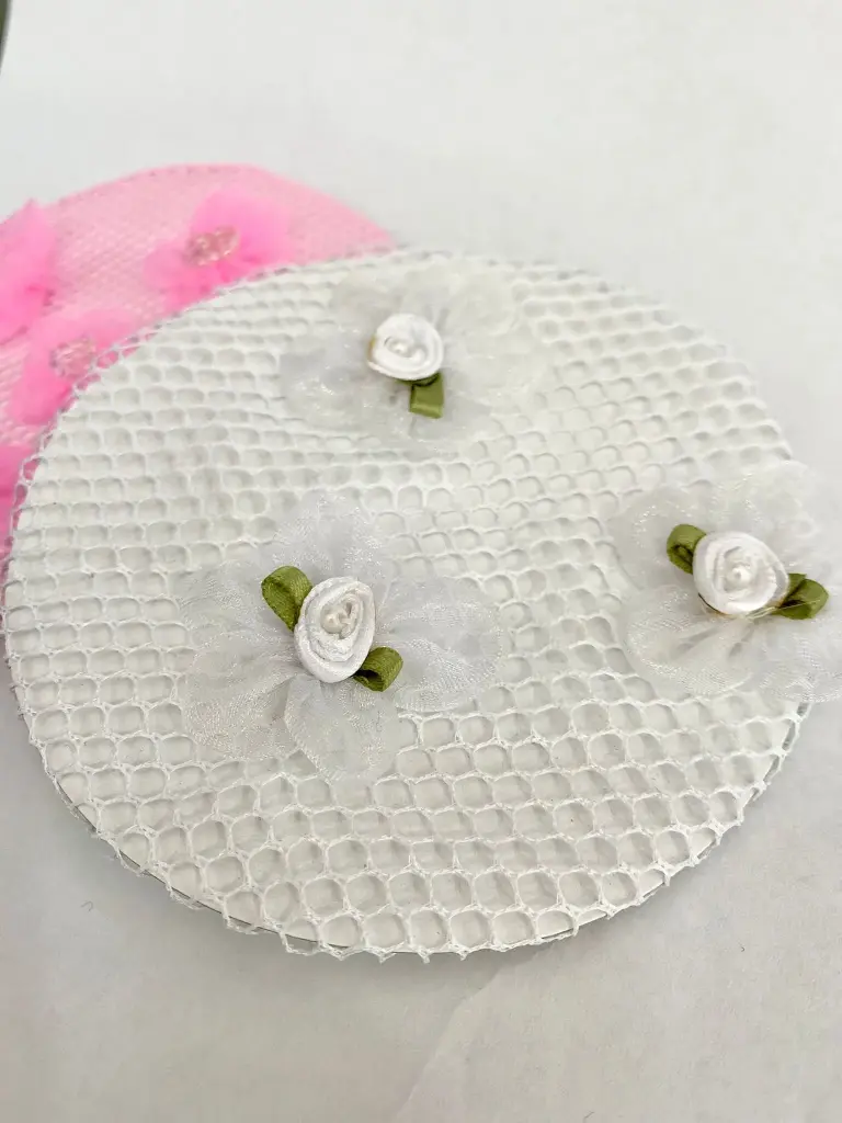 Redecilla con flores WHT TDS103